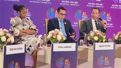  وزير «الاتصالات»: توظيف تطبيقات الذكاء الاصطناعي لتحسين جودة الخدمات العامة