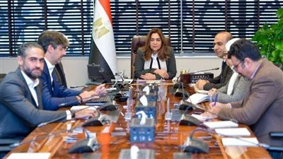 وزيرة «البيئة» تبحث مستجدات تنفيذ مشروعات إعادة وتدوير المخلفات