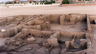 الكشف عن مدينة سكنية وجبانة قبطية من القرن الثامن عشر بمحافظة قنا
