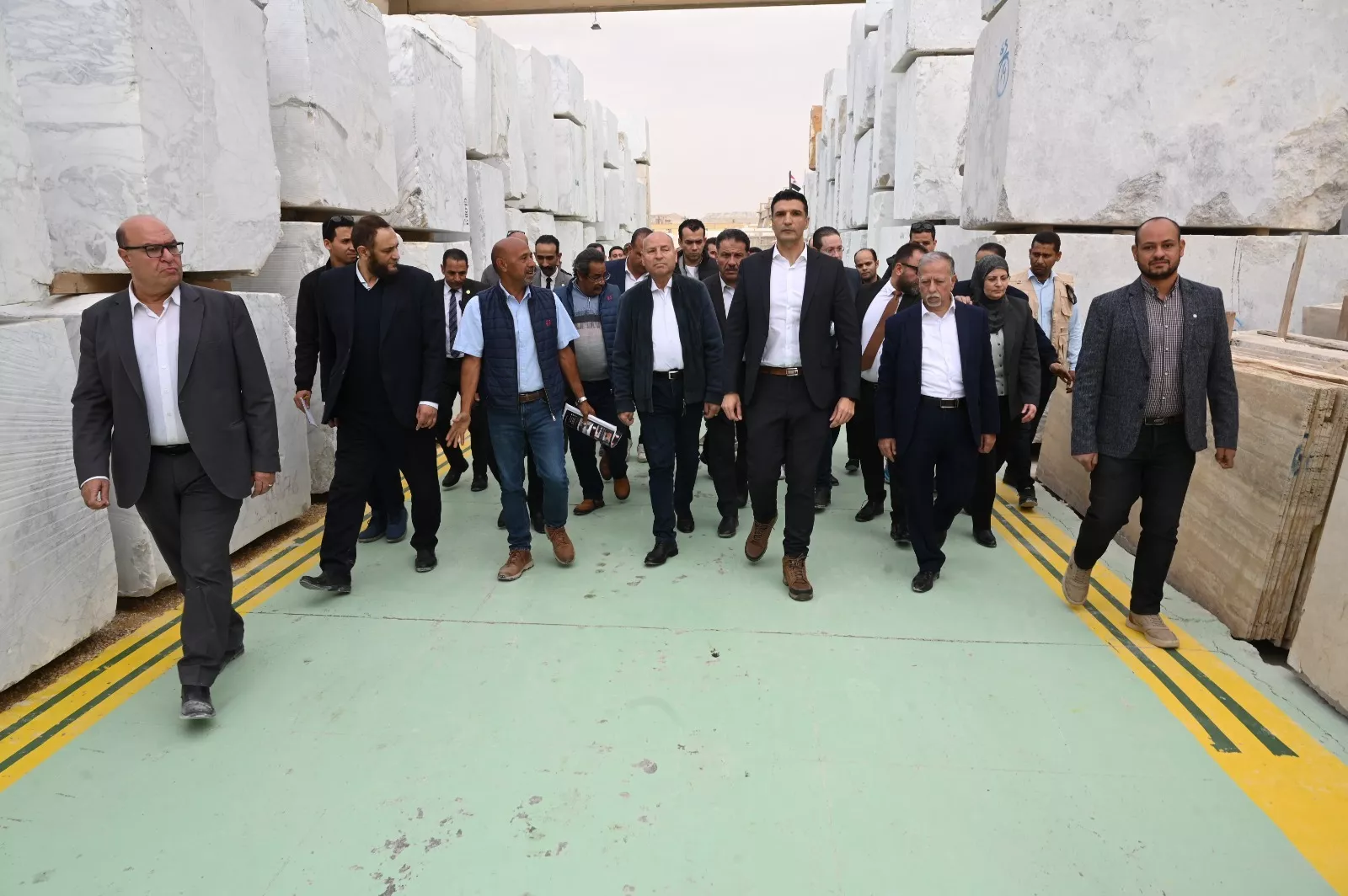 وزير الصناعة يتفقد مصنع شركة جلوبال استونس لمنتجات الرخام والجرانيت