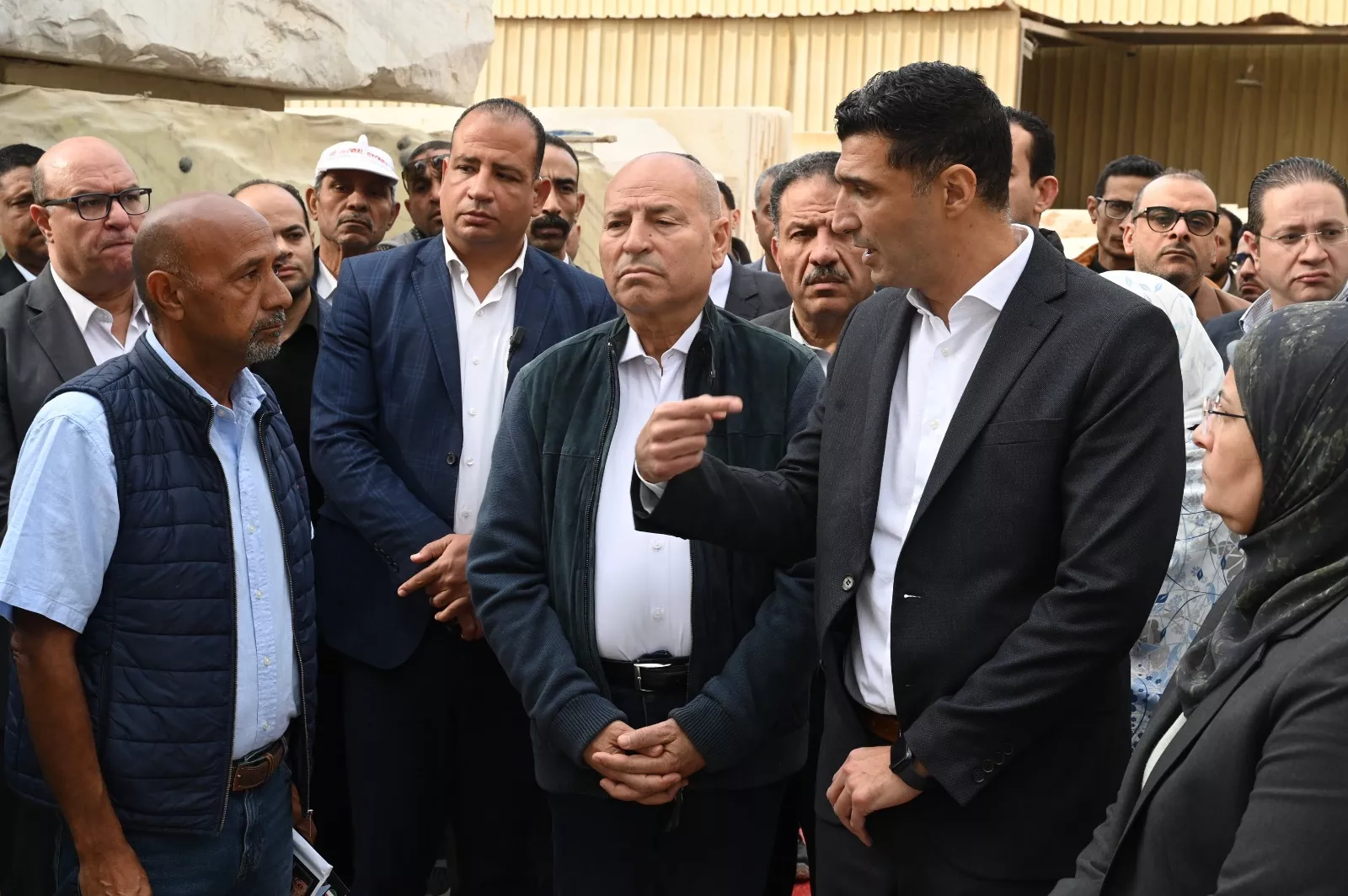 وزير الصناعة يتفقد مصنع شركة جلوبال استونس لمنتجات الرخام والجرانيت