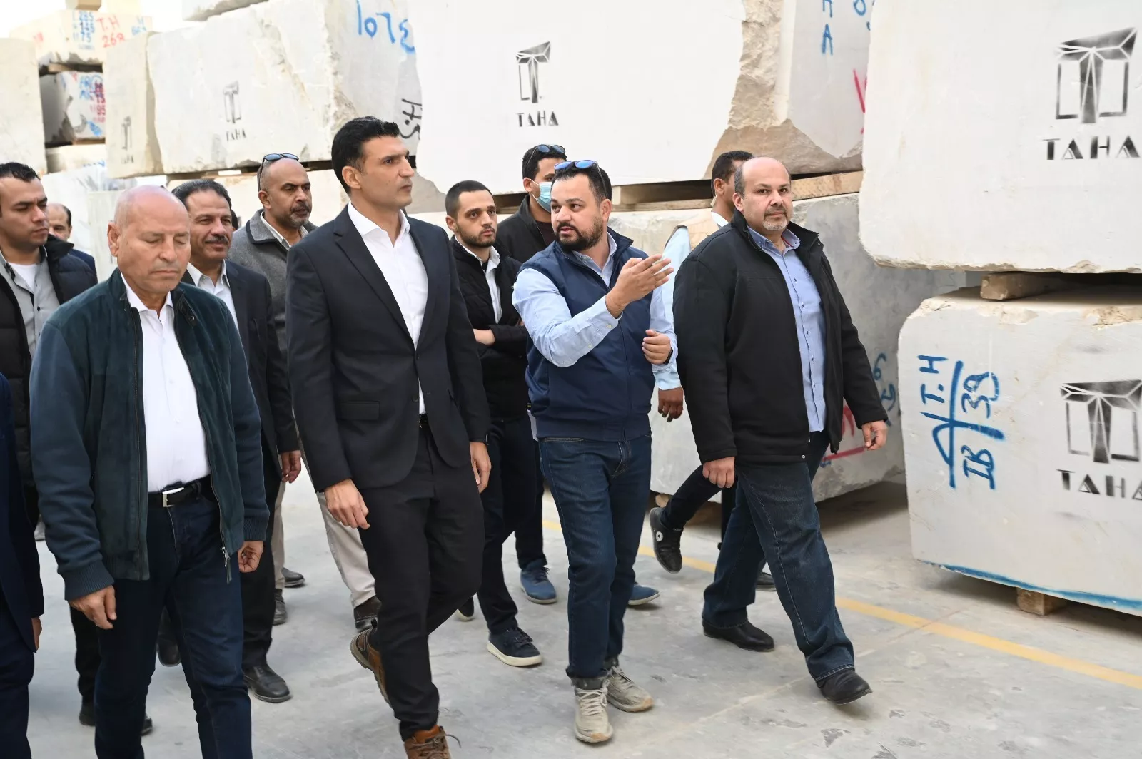 وزير الصناعة يتفقد مصنع الشركة المصرية للصناعة وتنمية المباني