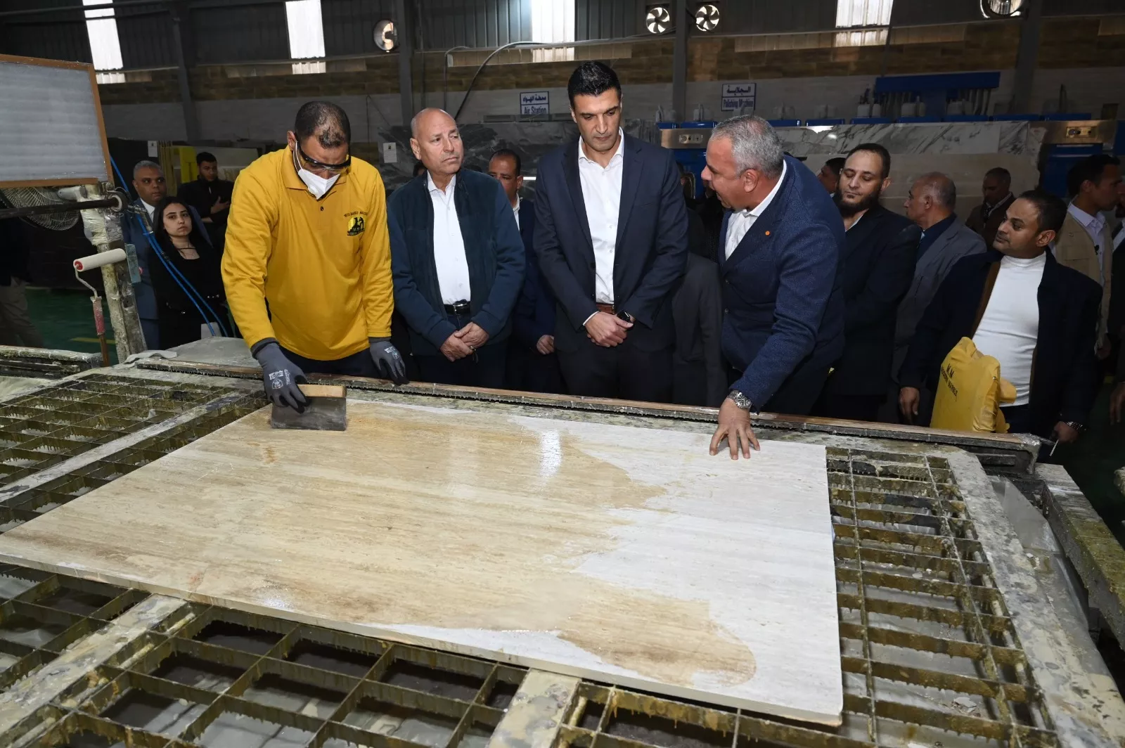 وزير الصناعة يتفقد مصنع شركة مودرن ماربل للرخام والجرانيت