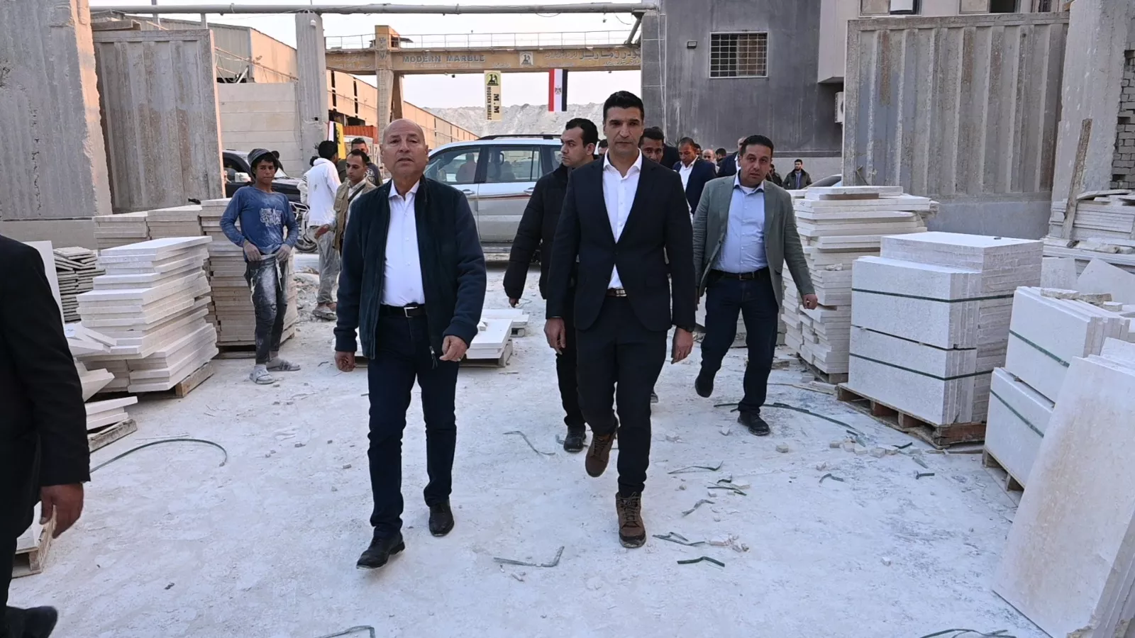 وزير الصناعة يتفقد مصنع شركة مودرن ماربل للرخام والجرانيت
