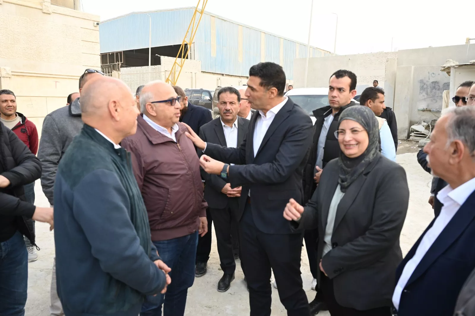 وزير الصناعة يتفقد مصنع شركة الحسنة للتنمية الصناعية