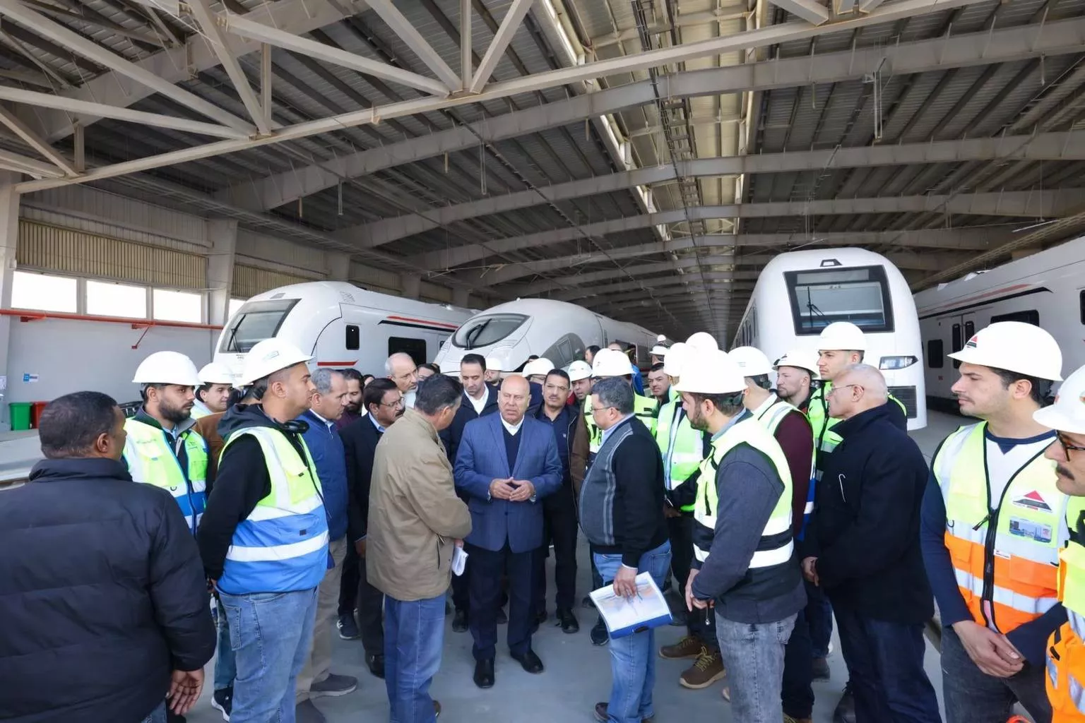 الوزير يتابع تطورات أعمال تنفيذ الخط الأول من شبكة القطار الكهربائي السريع