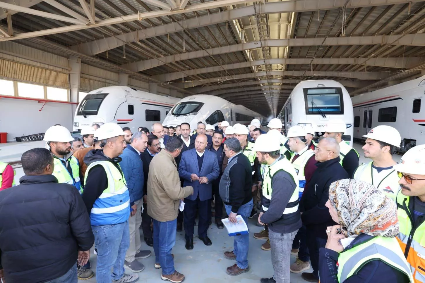 الوزير يتابع تطورات أعمال تنفيذ الخط الأول من شبكة القطار الكهربائي السريع