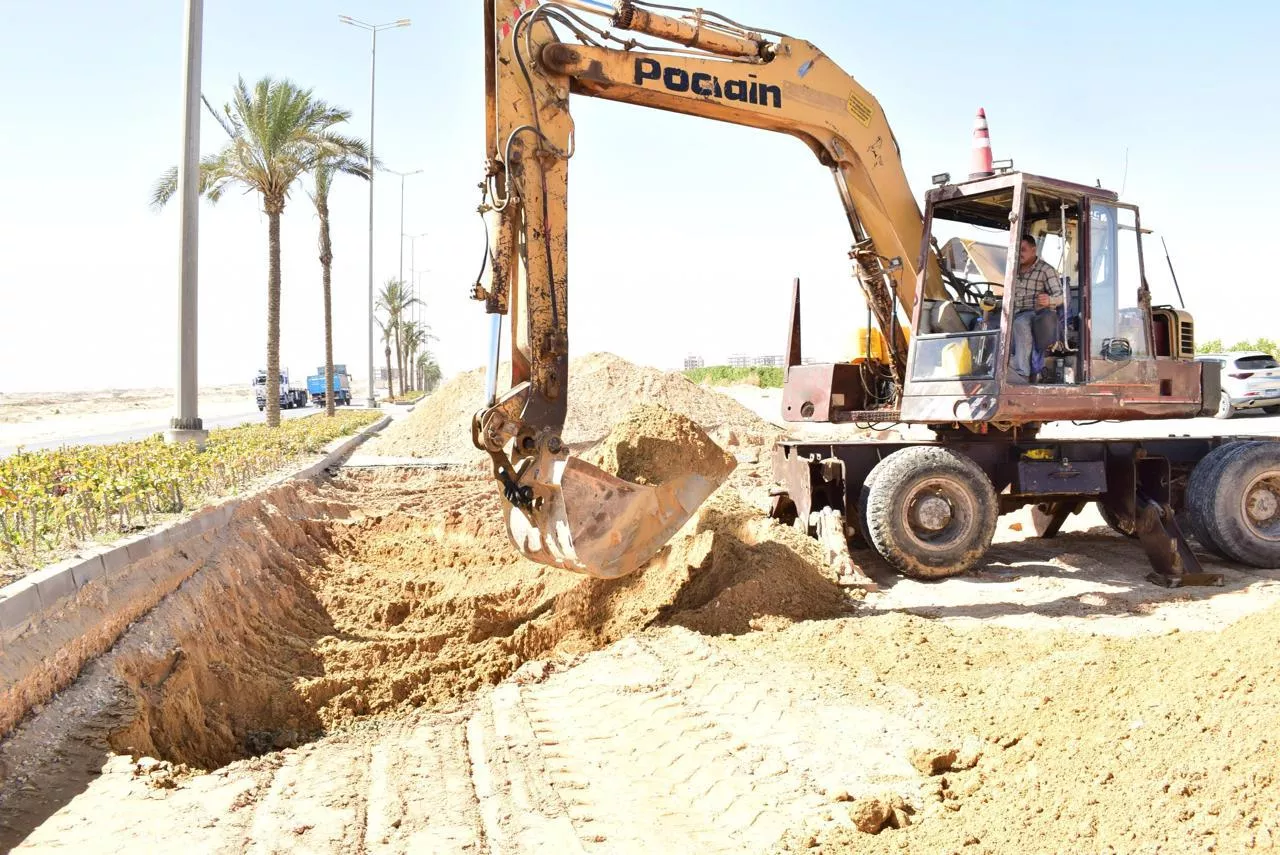 مشروعات تطوير ومد الطرق والمرافق بالمناطق الصناعية بعدد من المدن الجديدة