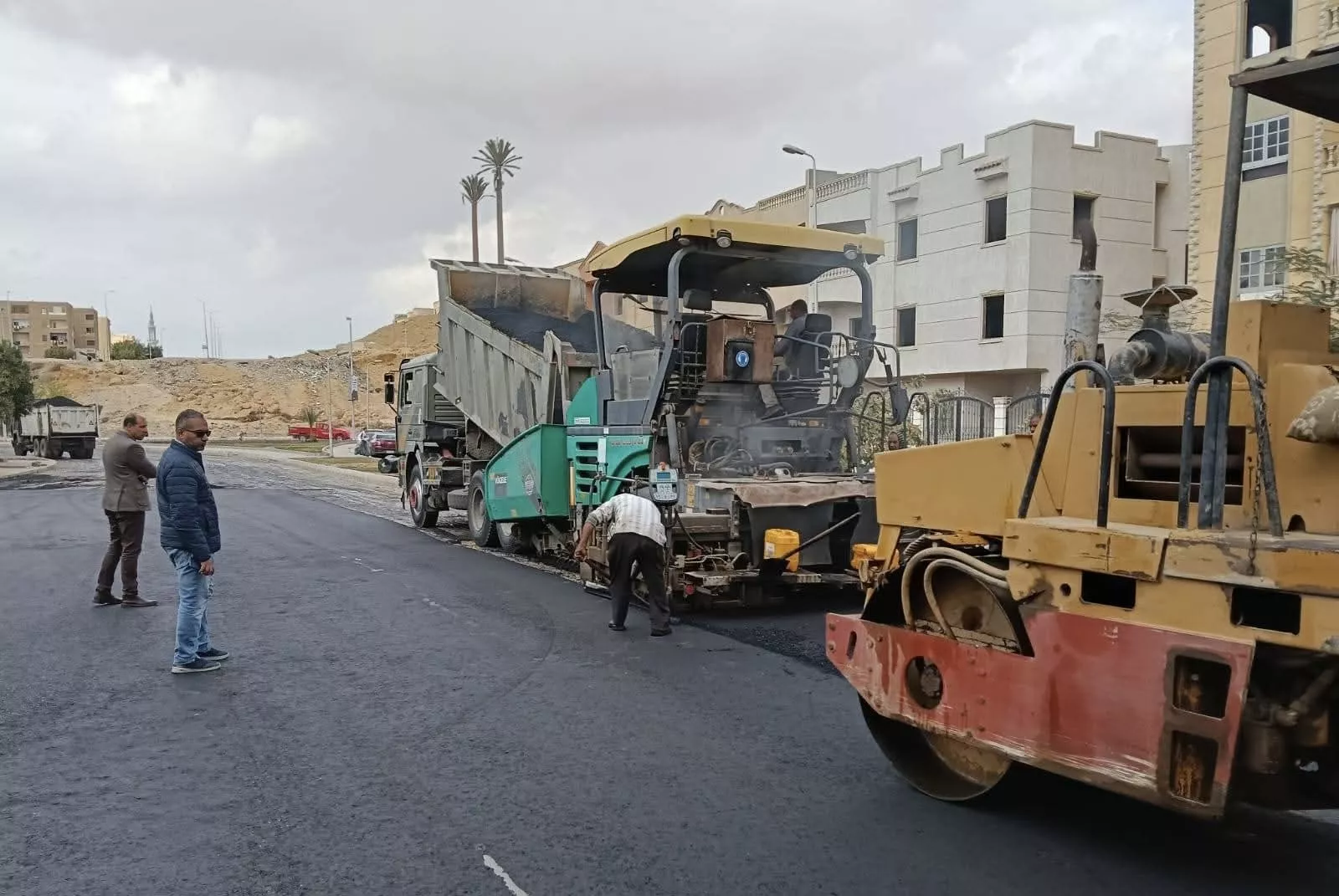 مشروعات تطوير ومد الطرق والمرافق بالمناطق الصناعية بعدد من المدن الجديدة