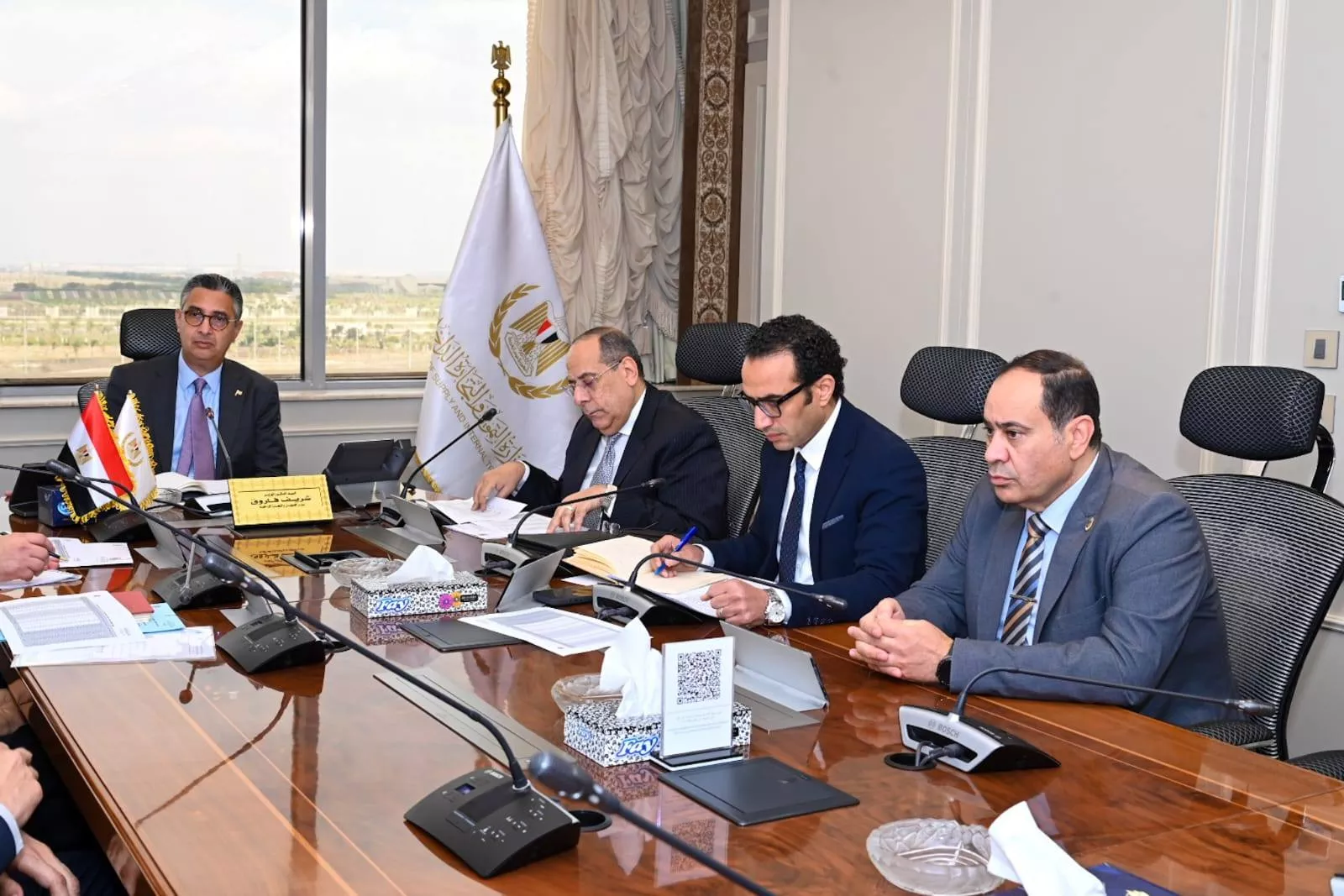 وزير التموين يتابع موقف تنفيذ صرف المنحة الإضافية