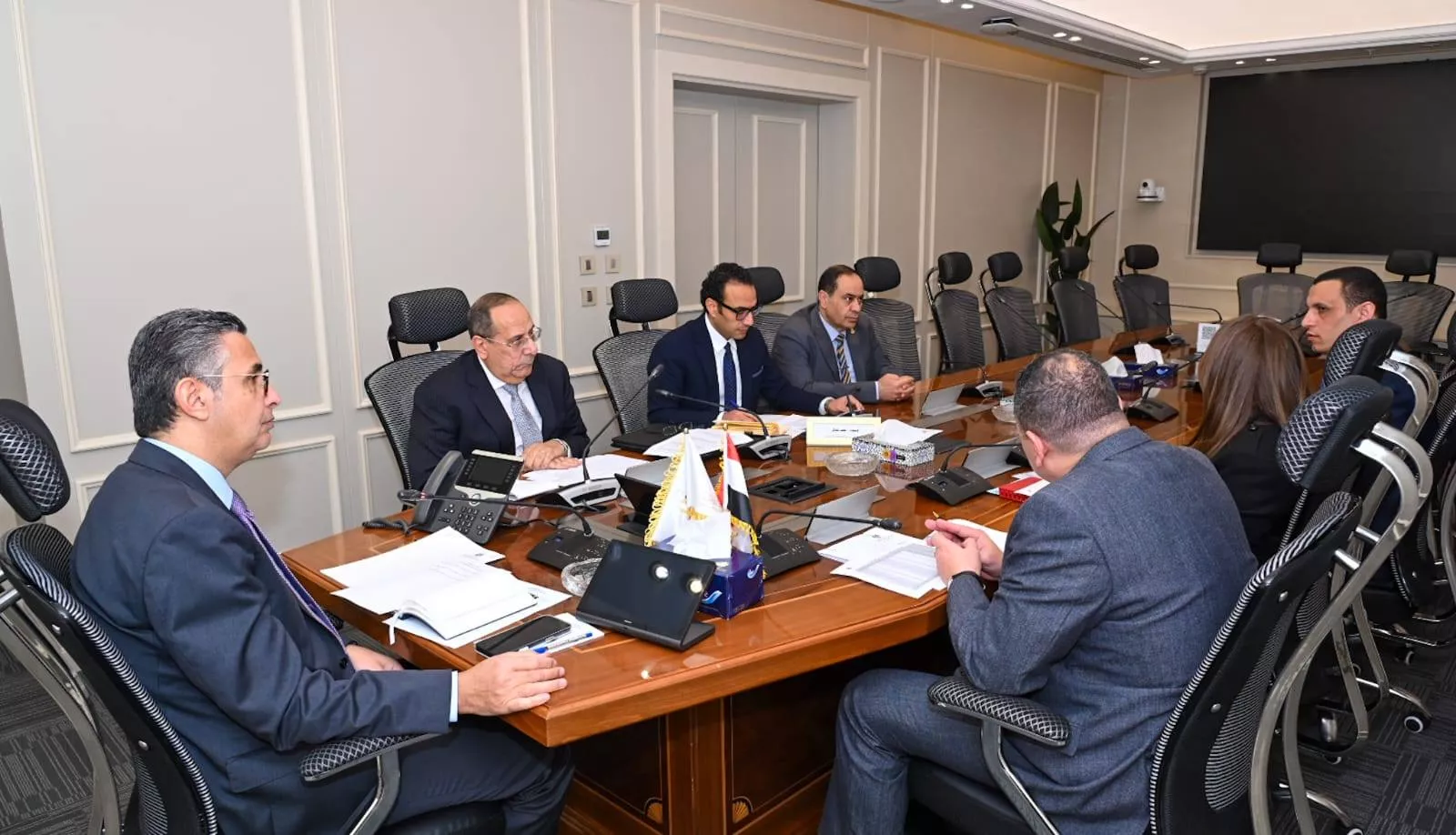 وزير التموين يتابع موقف تنفيذ صرف المنحة الإضافية