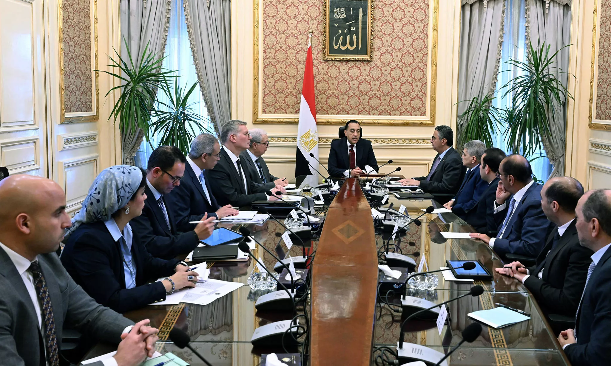 مدبولي يتابع موقف توافر مختلف السلع الاستراتيجية