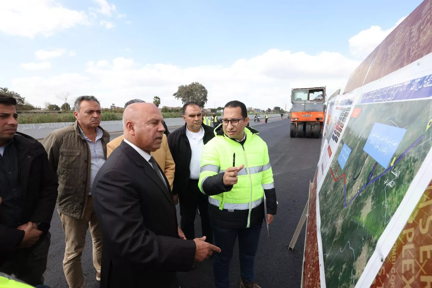 الوزير يتفقد مشروع الطريق الحر شرق الرياح التوفيقي