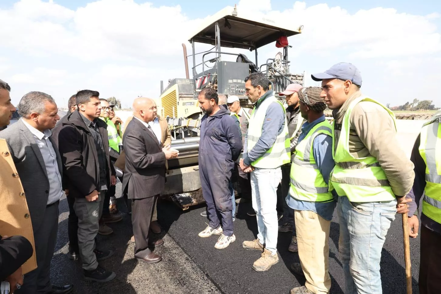 الوزير يتفقد مشروع الطريق الحر شرق الرياح التوفيقي