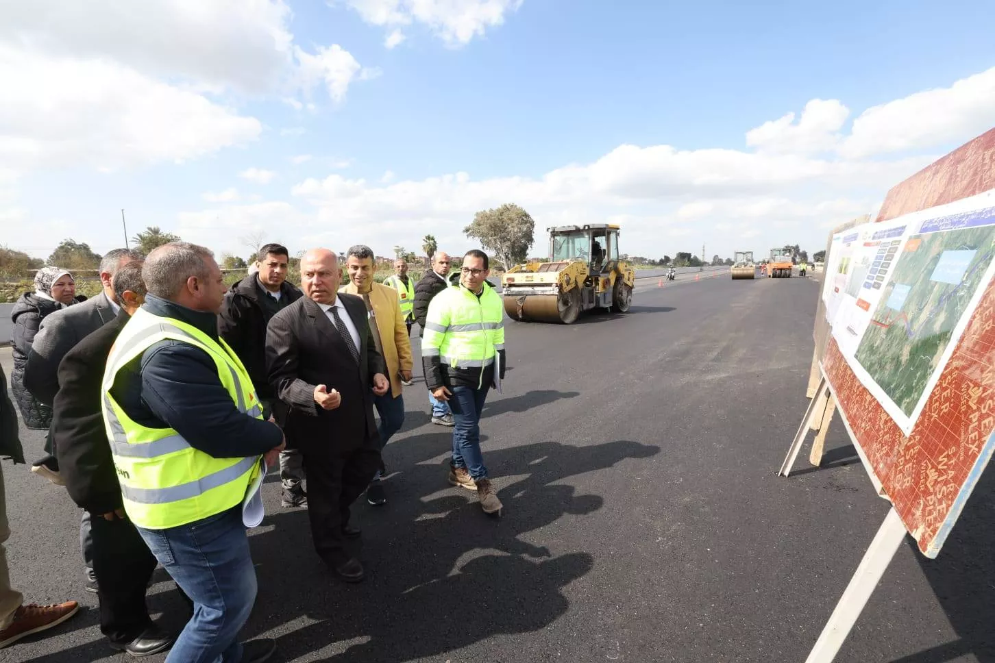 الوزير يتفقد مشروع الطريق الحر شرق الرياح التوفيقي