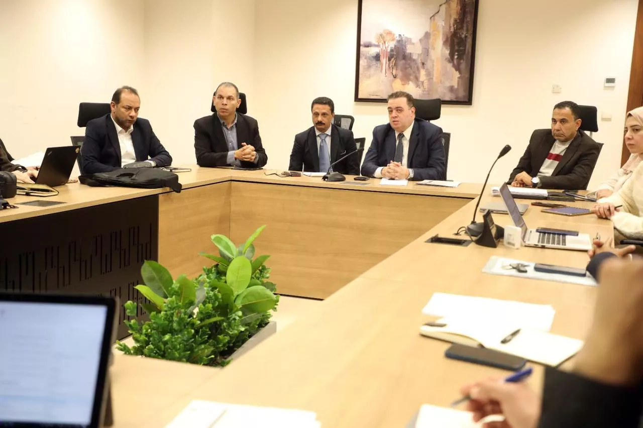 الصحة تعقد اجتماعاً لتطوير بيانات علاج المواطنين