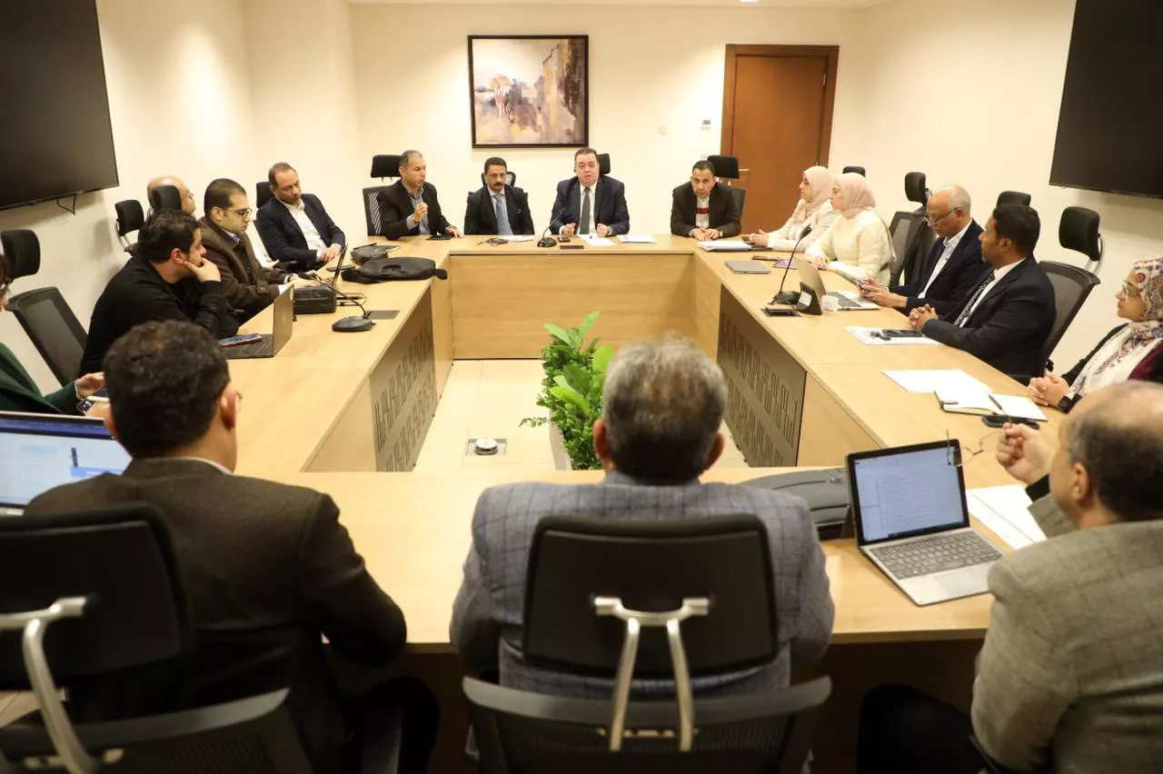 الصحة تعقد اجتماعاً لتطوير بيانات علاج المواطنين