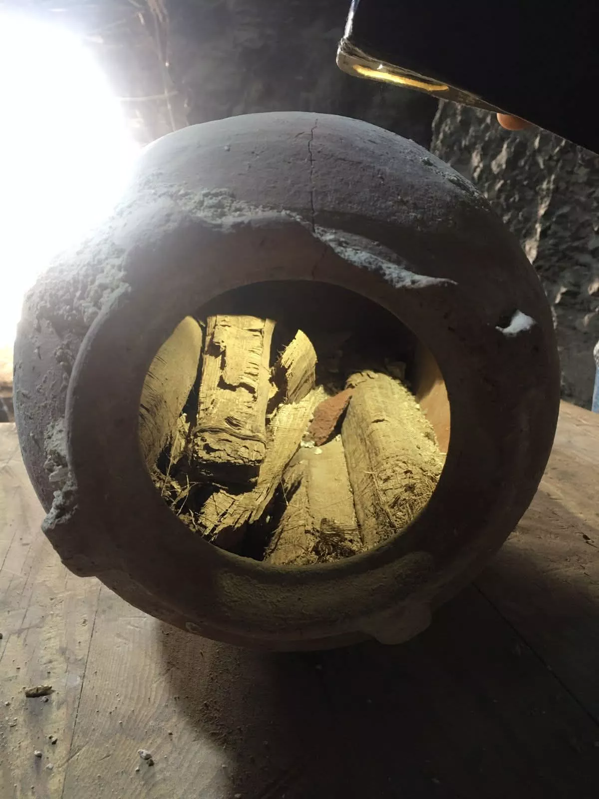 العثور على خبيئة من التوابيت الملونة