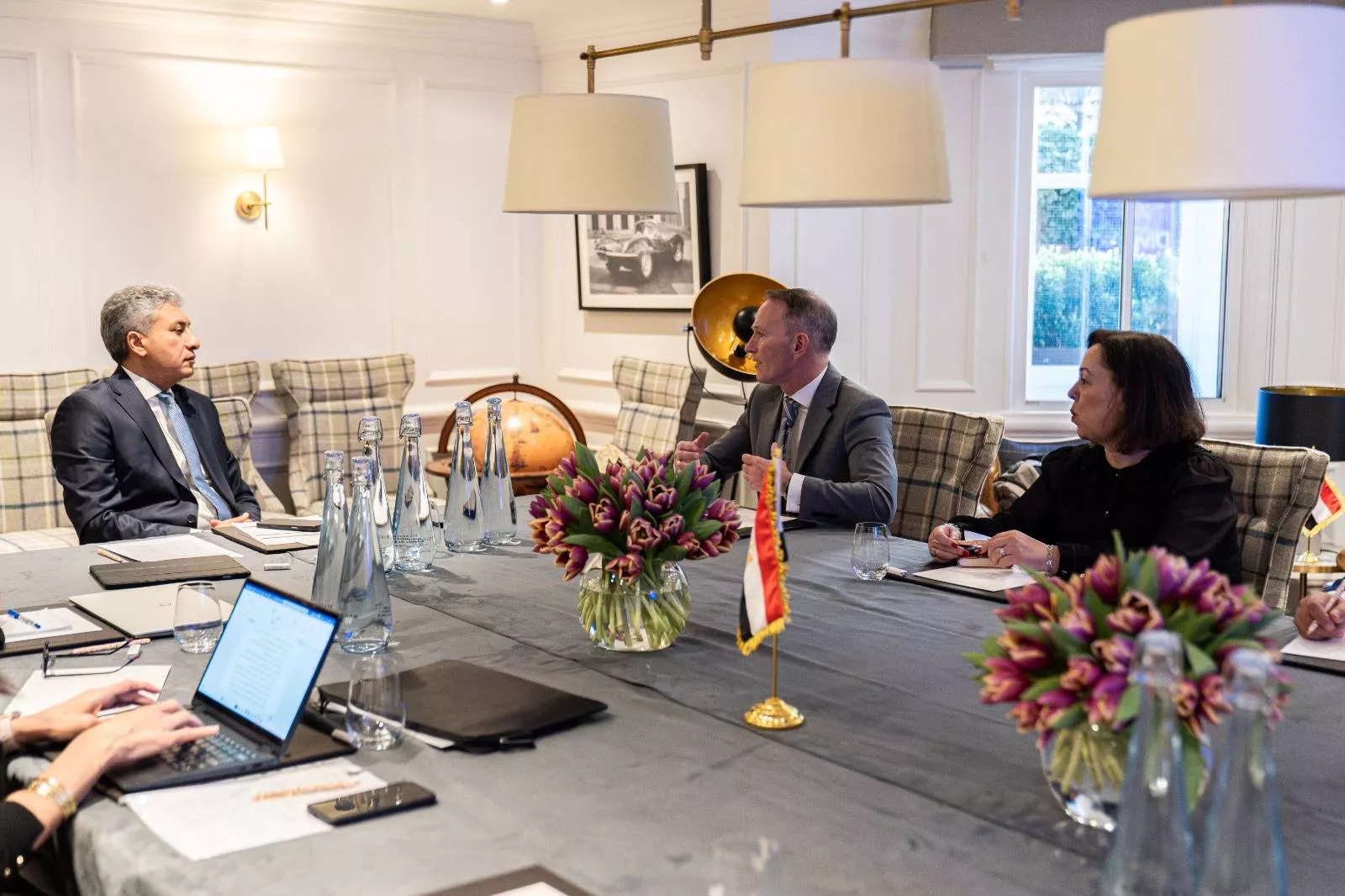 وزير السياحة يجتمع مع ممثلي منظمي الرحلات وشركات السياحة