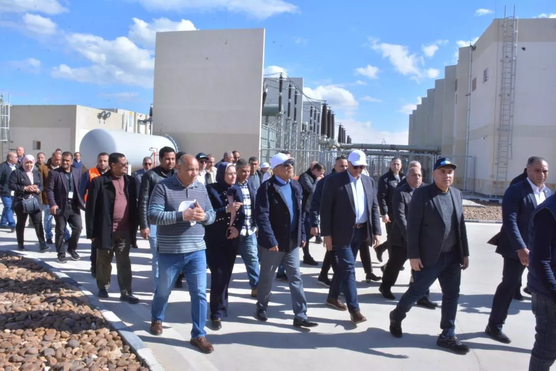 عصمت ومحافظ الإسكندرية يتفقدان محطة محولات برج العرب