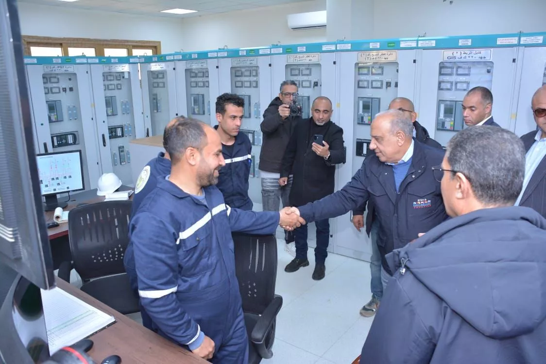 عصمت ومحافظ الإسكندرية يتفقدان محطة محولات برج العرب