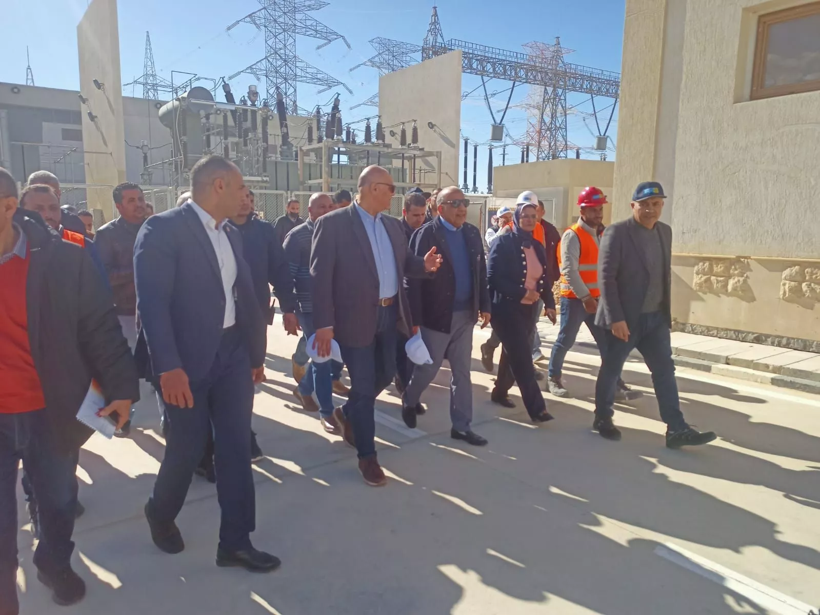 عصمت ومحافظ الإسكندرية يتفقدان محطة محولات برج العرب