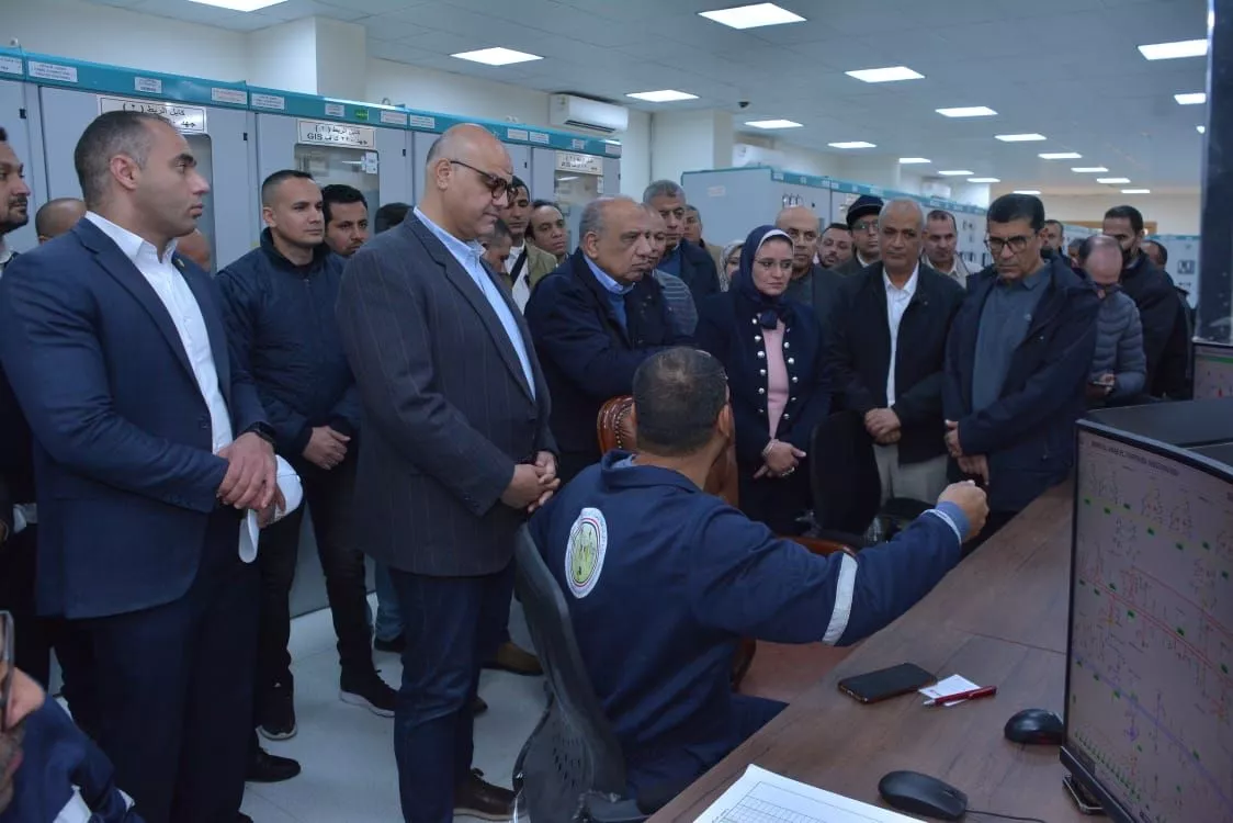 عصمت ومحافظ الإسكندرية يتفقدان محطة محولات برج العرب