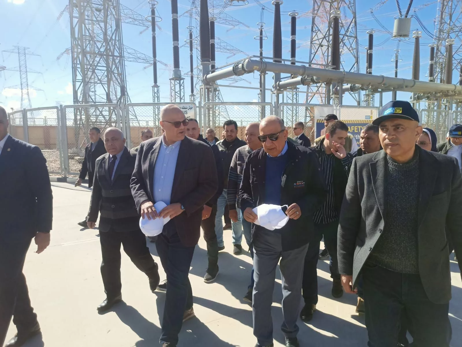 عصمت ومحافظ الإسكندرية يتفقدان محطة محولات برج العرب