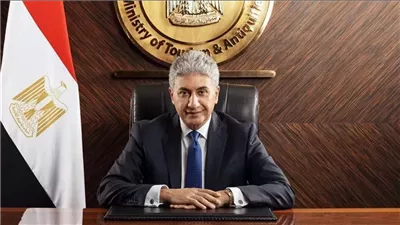 وزير السياحة والآثار يفتتح معرض «رمسيس وذهب الفراعنة» بالعاصمة البريطانية لندن