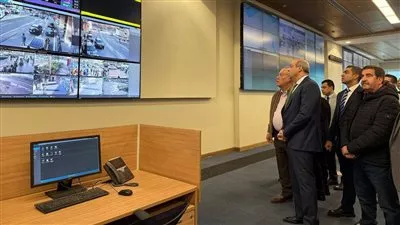 وزير «الطيران» يتفقد غرفة عمليات إدارة الأزمات بمطار القاهرة الدولي