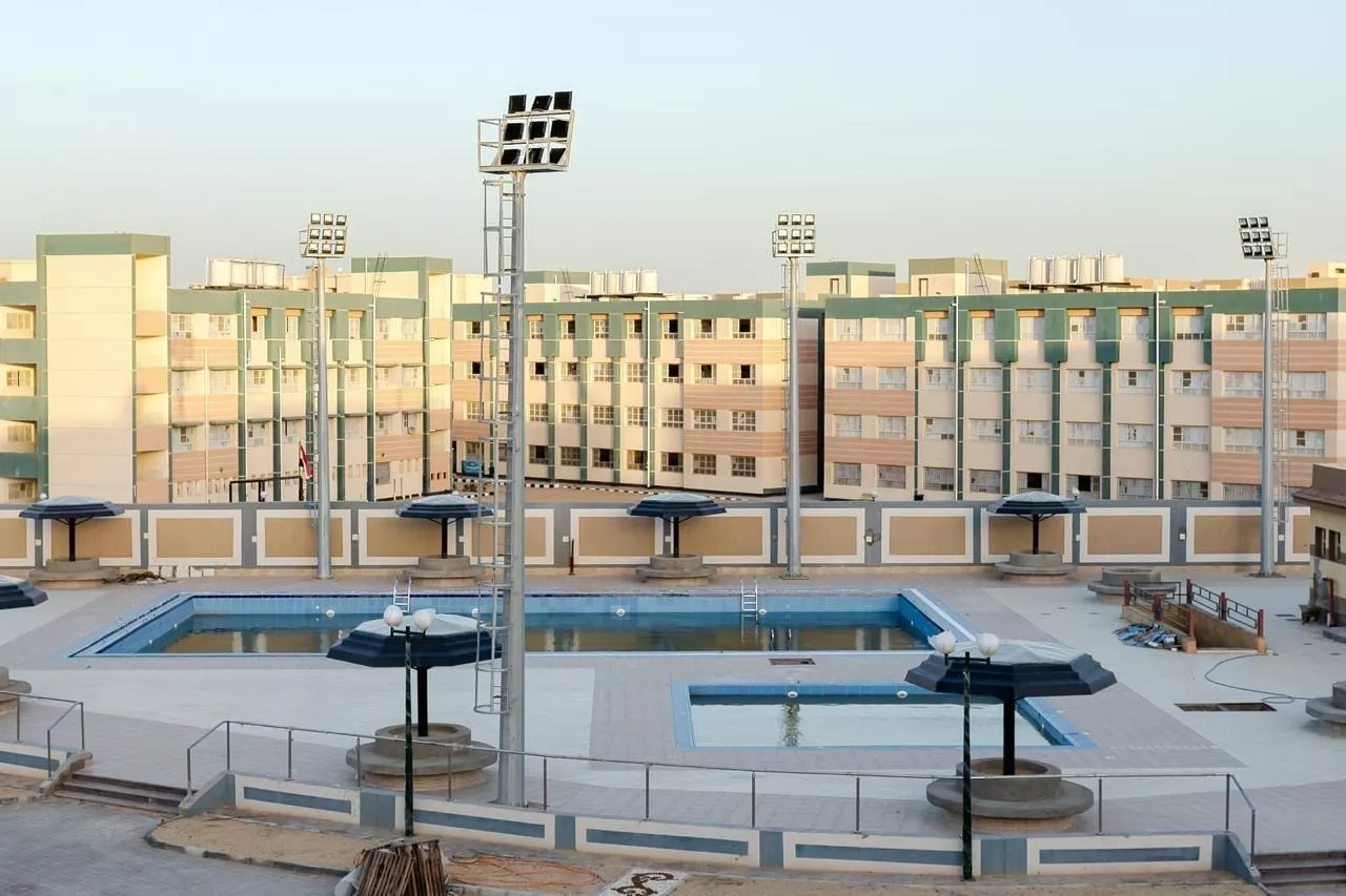 وزيرة الإسكان تتابع موقف المشروعات الخدمية والسكنية بالعبور