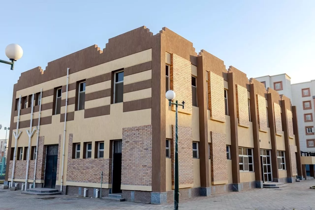 وزيرة الإسكان تتابع موقف المشروعات الخدمية والسكنية بالعبور