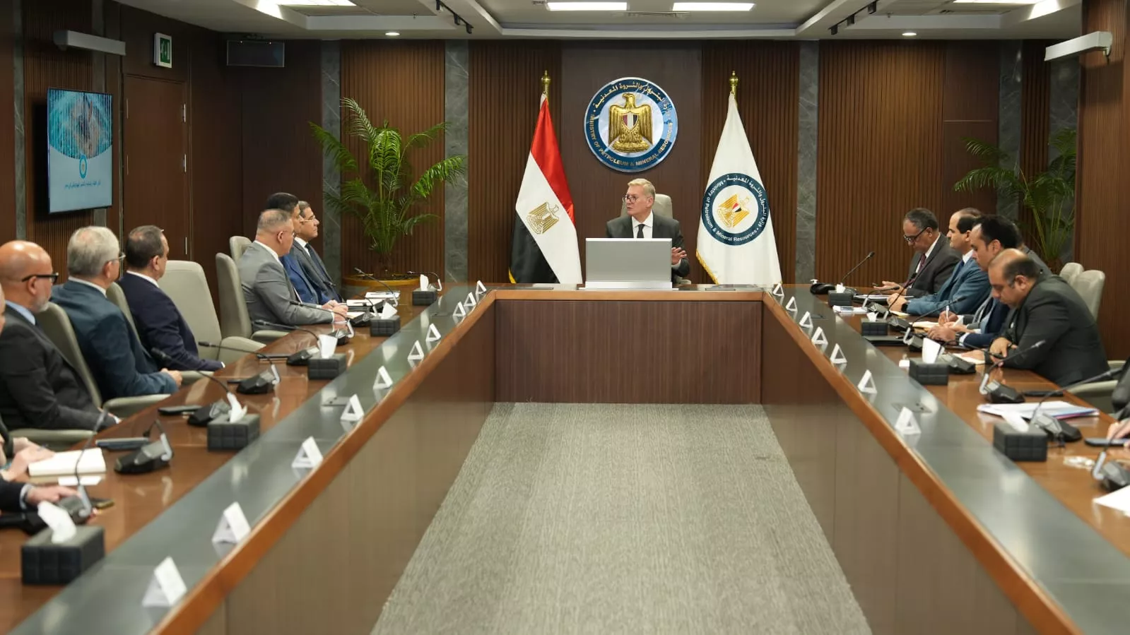 تسريع تطبيق تقنيات الحفر الأفقي والتكسير الهيدروليكي لزيادة الإنتاج البترولي