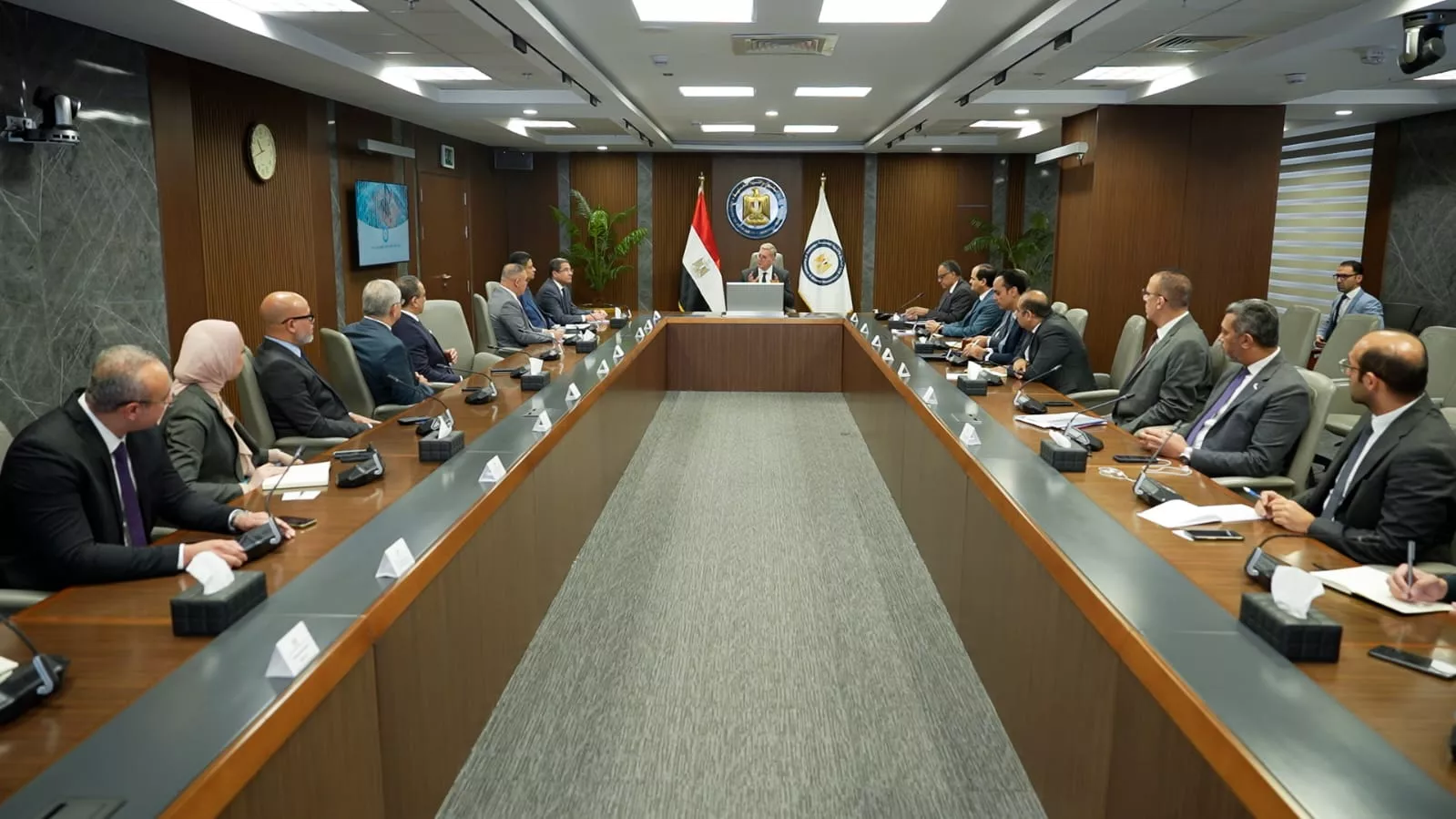 تسريع تطبيق تقنيات الحفر الأفقي والتكسير الهيدروليكي لزيادة الإنتاج البترولي