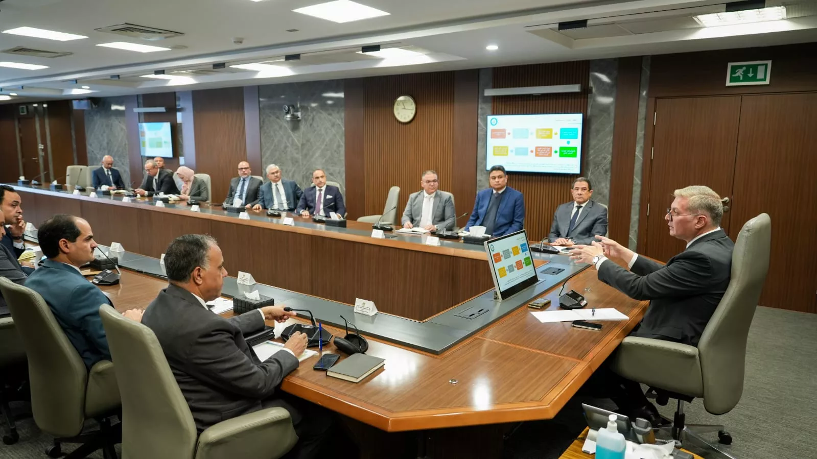 تسريع تطبيق تقنيات الحفر الأفقي والتكسير الهيدروليكي لزيادة الإنتاج البترولي