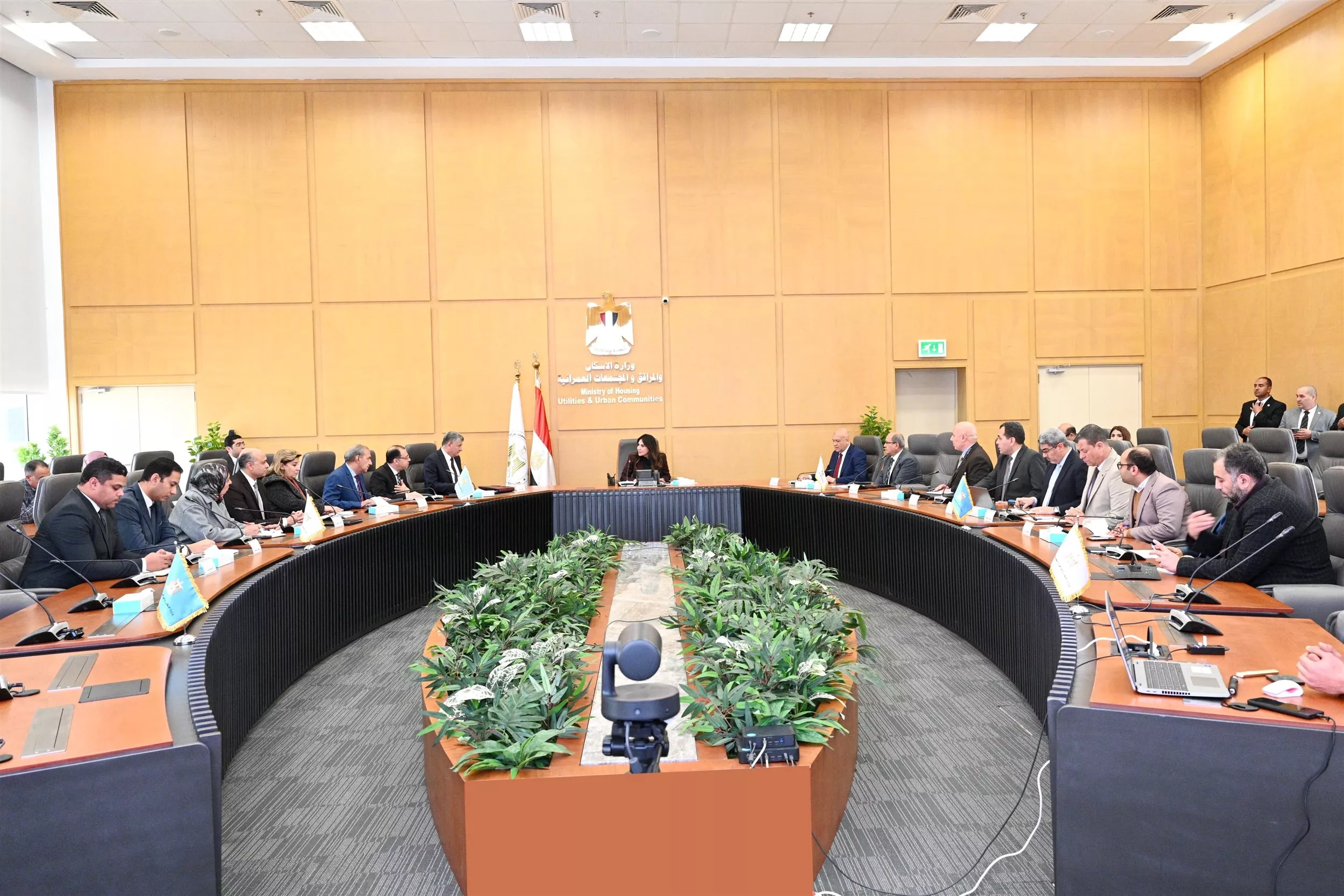 وزيرة الإسكان تعقد اجتماع لمتابعة تنفيذ مشروعات حياة كريمة