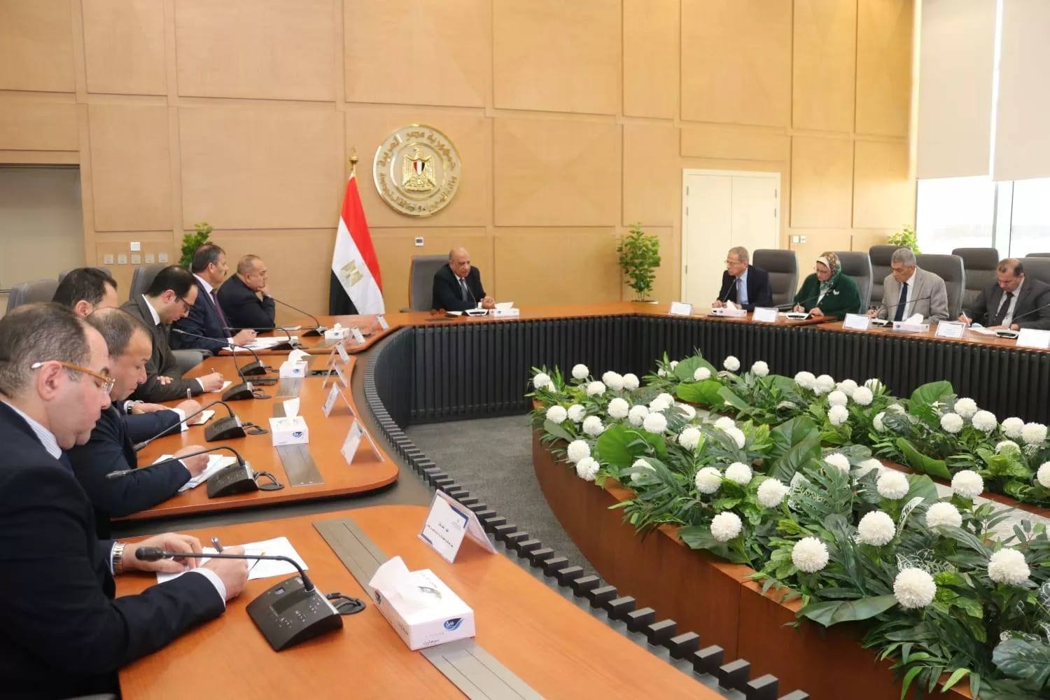 وزير الكهرباء يجتمع بأعضاء اللجنة الدائمة لإدارة الأزمات 