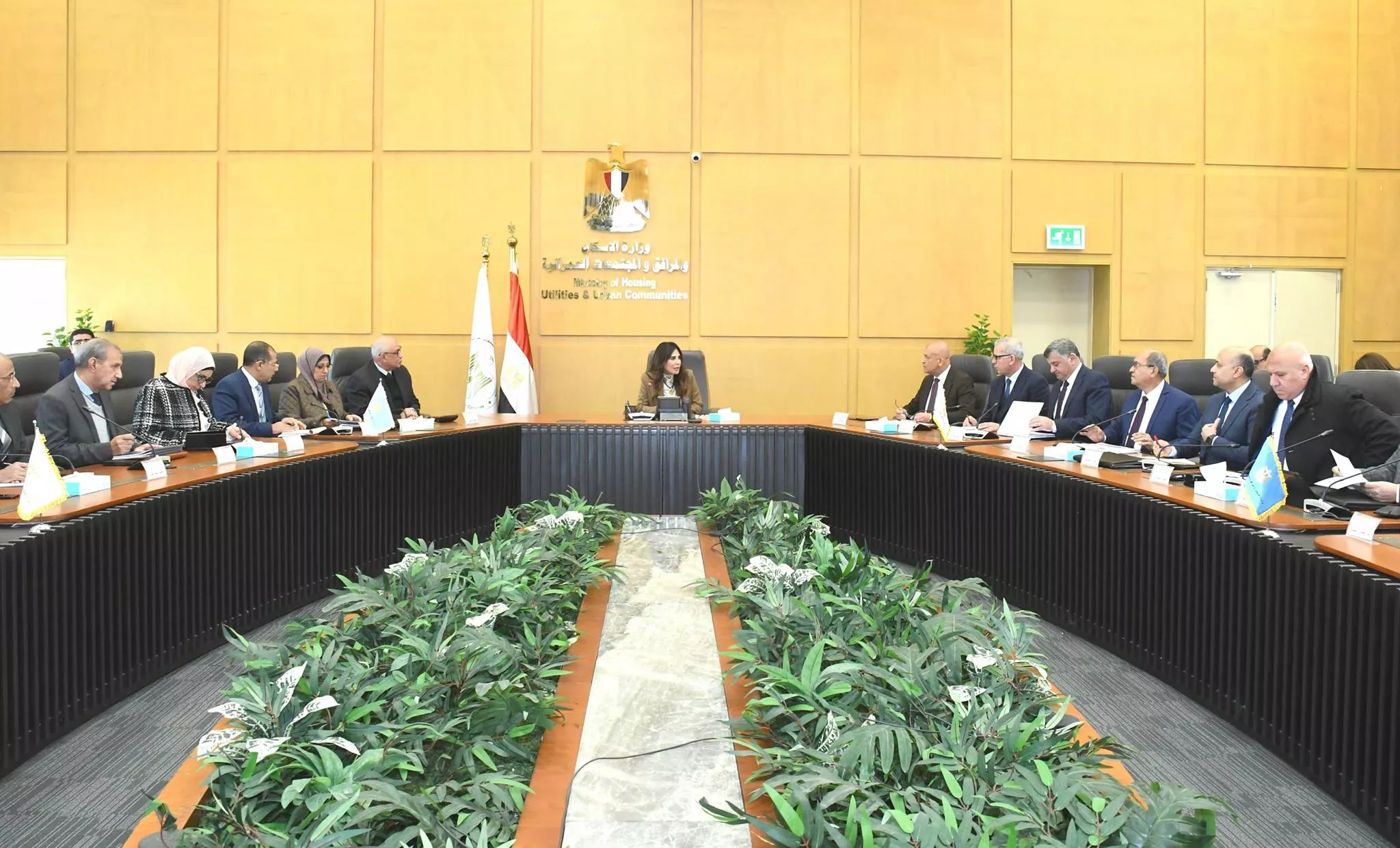 وزيرة الإسكان تتابع منظومة العمل بقطاع مياه الشرب والصرف