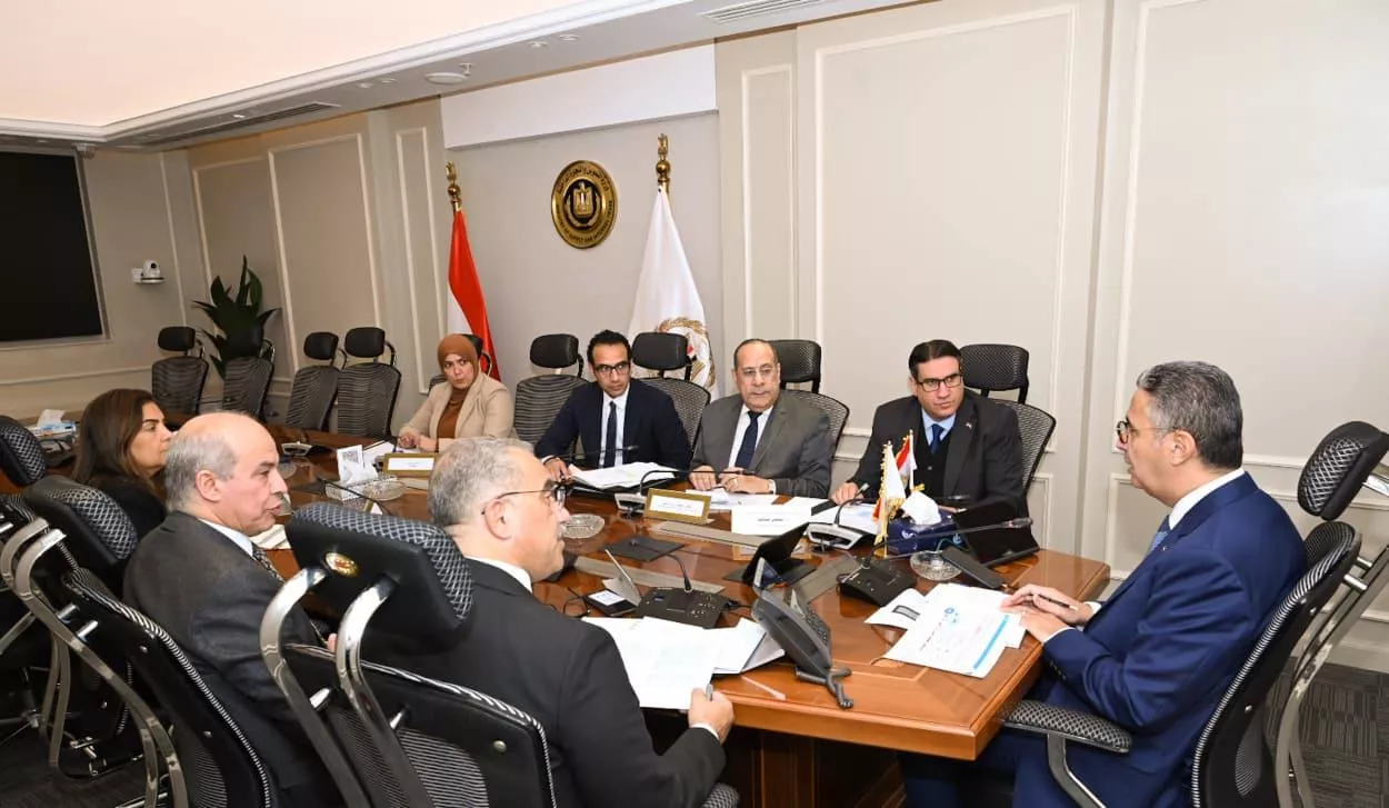 اجتماع وزير التموين لمتابعة الاحتياطي الاستراتيجي من السلع