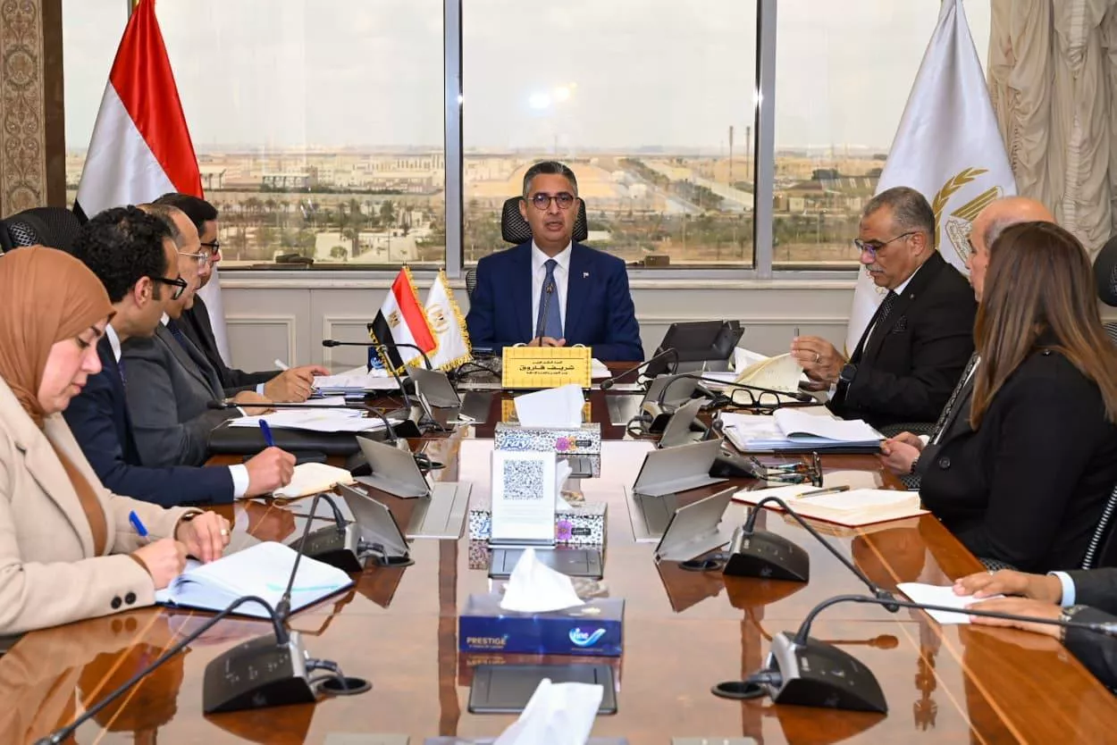 اجتماع وزير التموين لمتابعة الاحتياطي الاستراتيجي من السلع