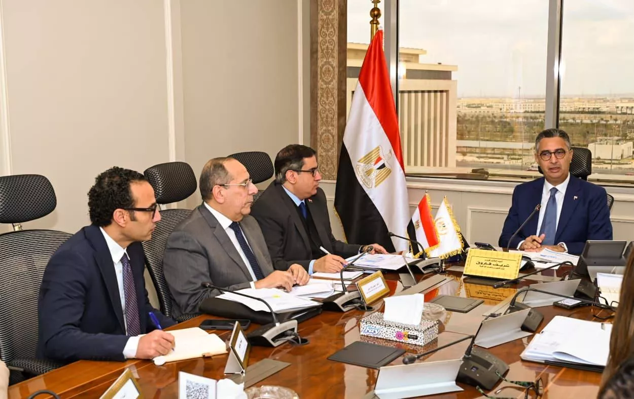 اجتماع وزير التموين لمتابعة الاحتياطي الاستراتيجي من السلع