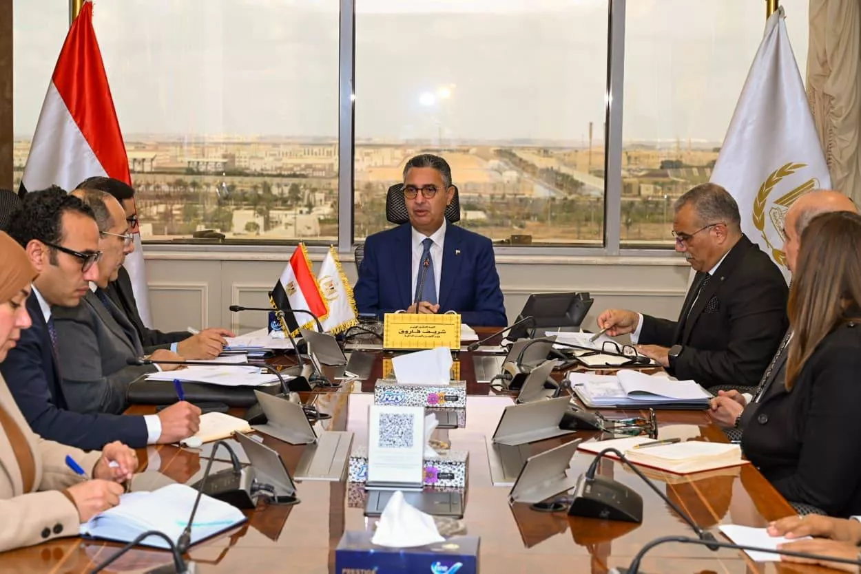 اجتماع وزير التموين لمتابعة الاحتياطي الاستراتيجي من السلع