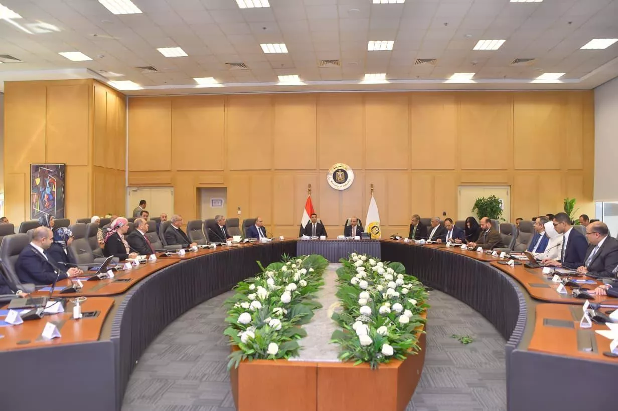 وزيرا الاستثمار والصناعة يعقدان اجتماعا موسعا مع المجالس التصديرية