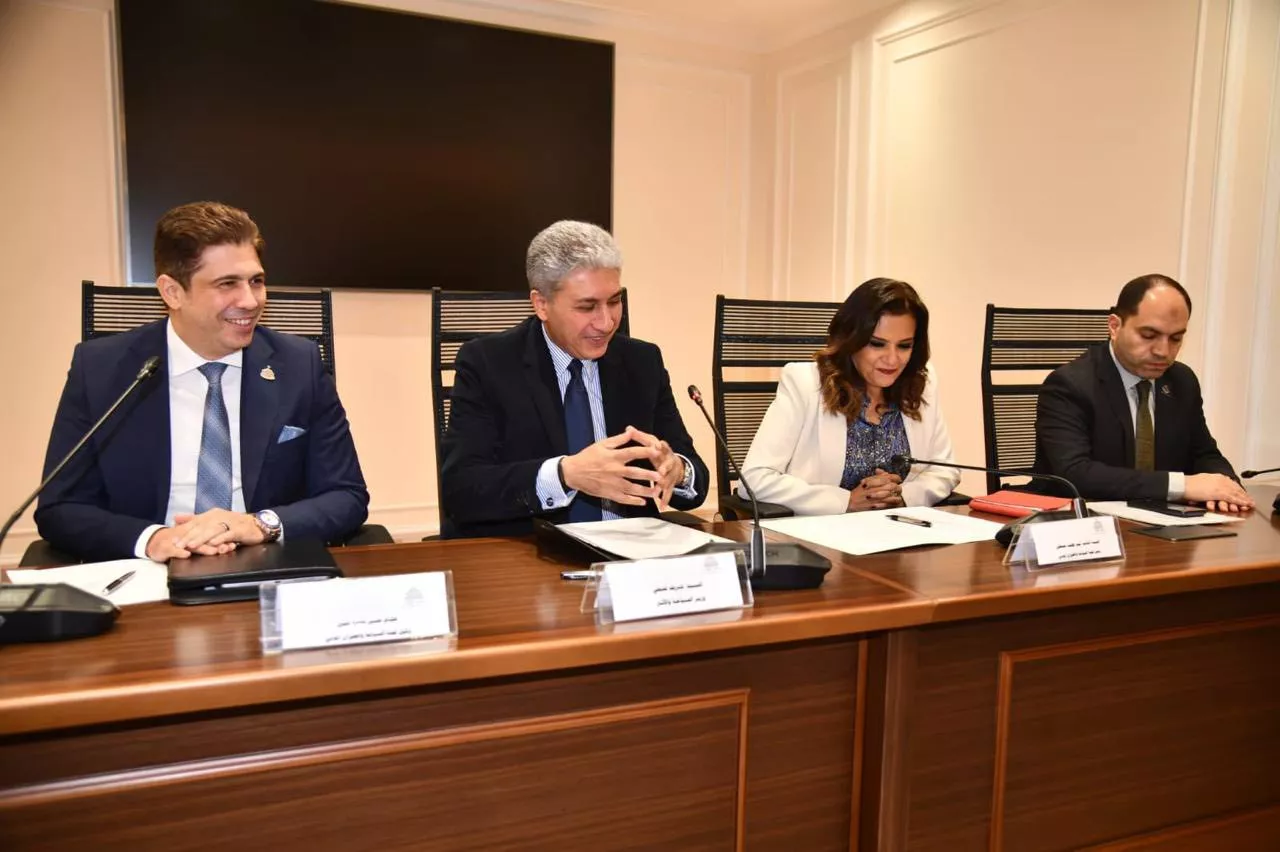 وزير السياحة والآثار يشارك في اجتماع لجنة السياحة والطيران بمجلس النواب