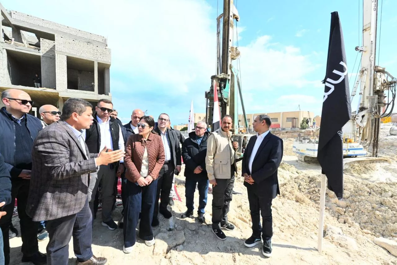 وزيرة الإسكان تتفقد المشروعات الجاري تنفيذها بقرى مارينا