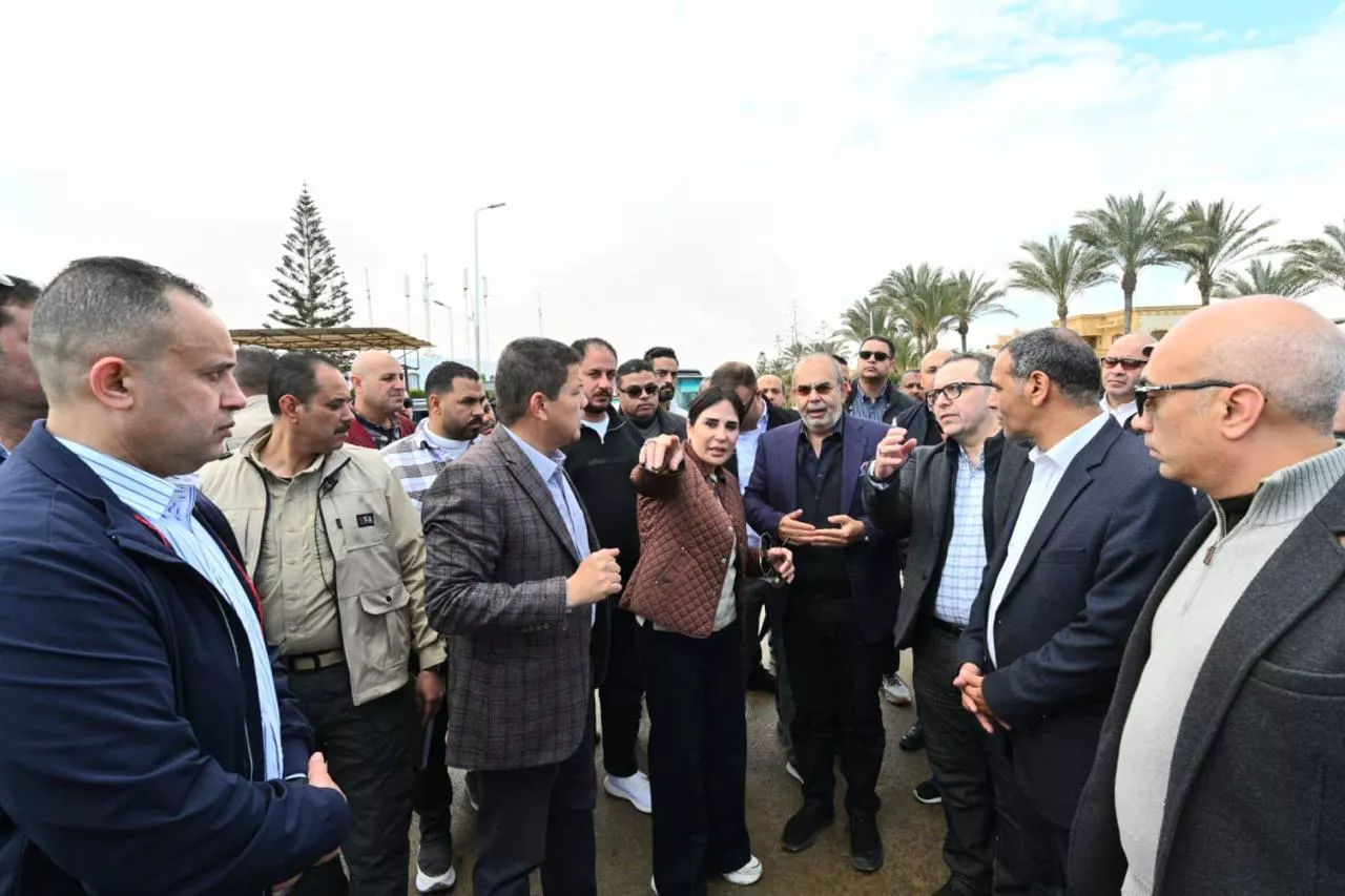 وزيرة الإسكان تتفقد المشروعات الجاري تنفيذها بقرى مارينا