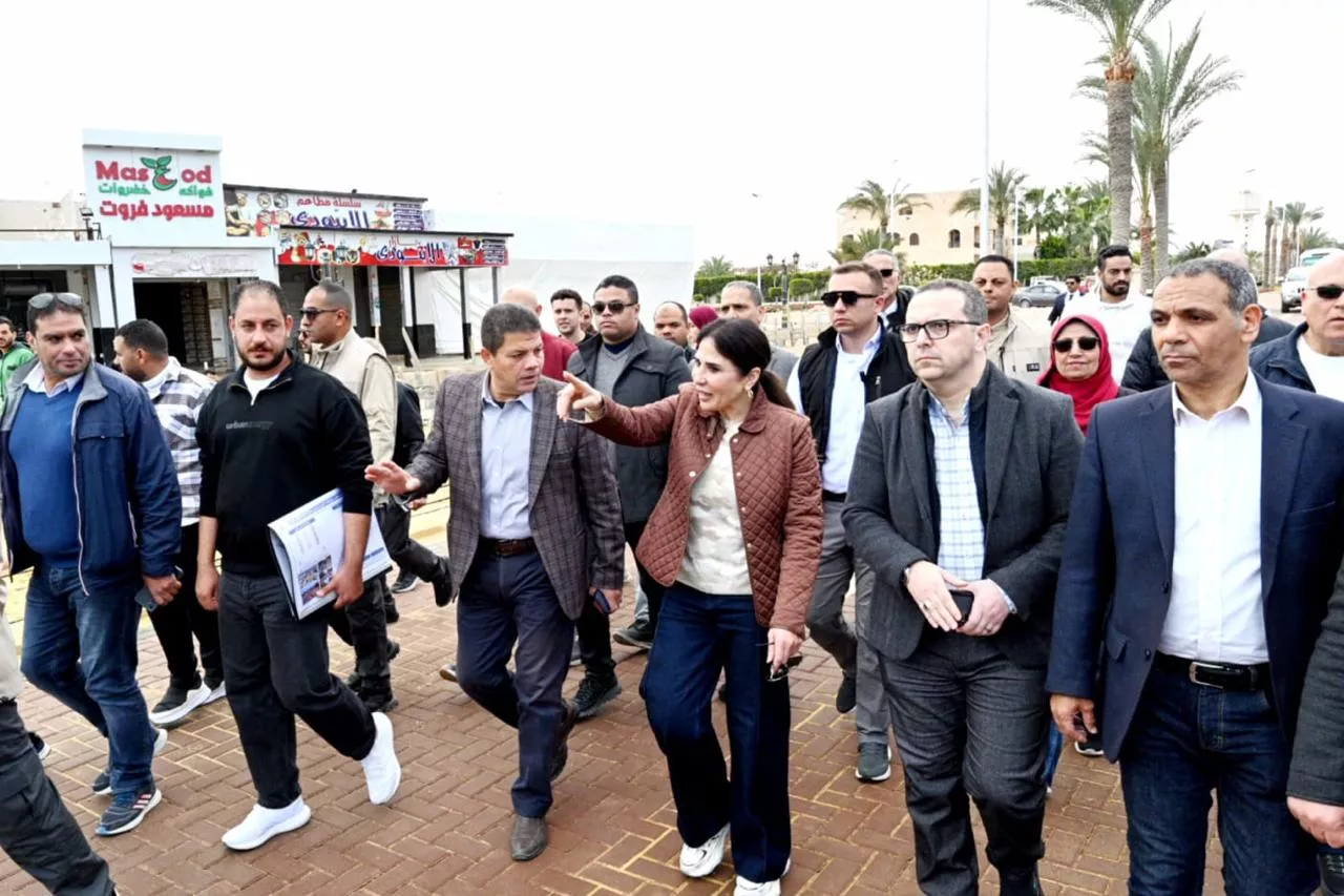 وزيرة الإسكان تتفقد المشروعات الجاري تنفيذها بقرى مارينا