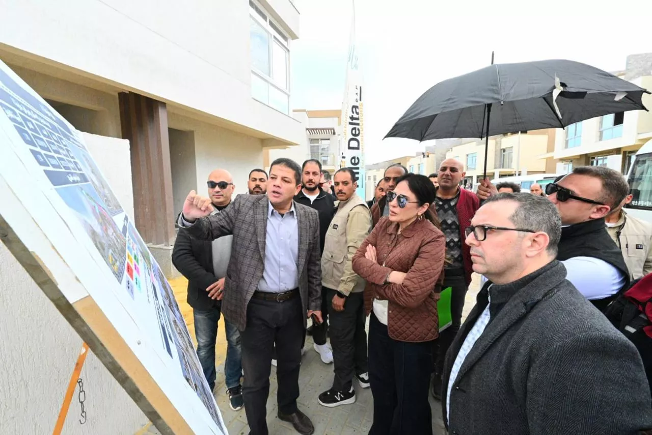وزيرة الإسكان تتفقد المشروعات الجاري تنفيذها بقرى مارينا