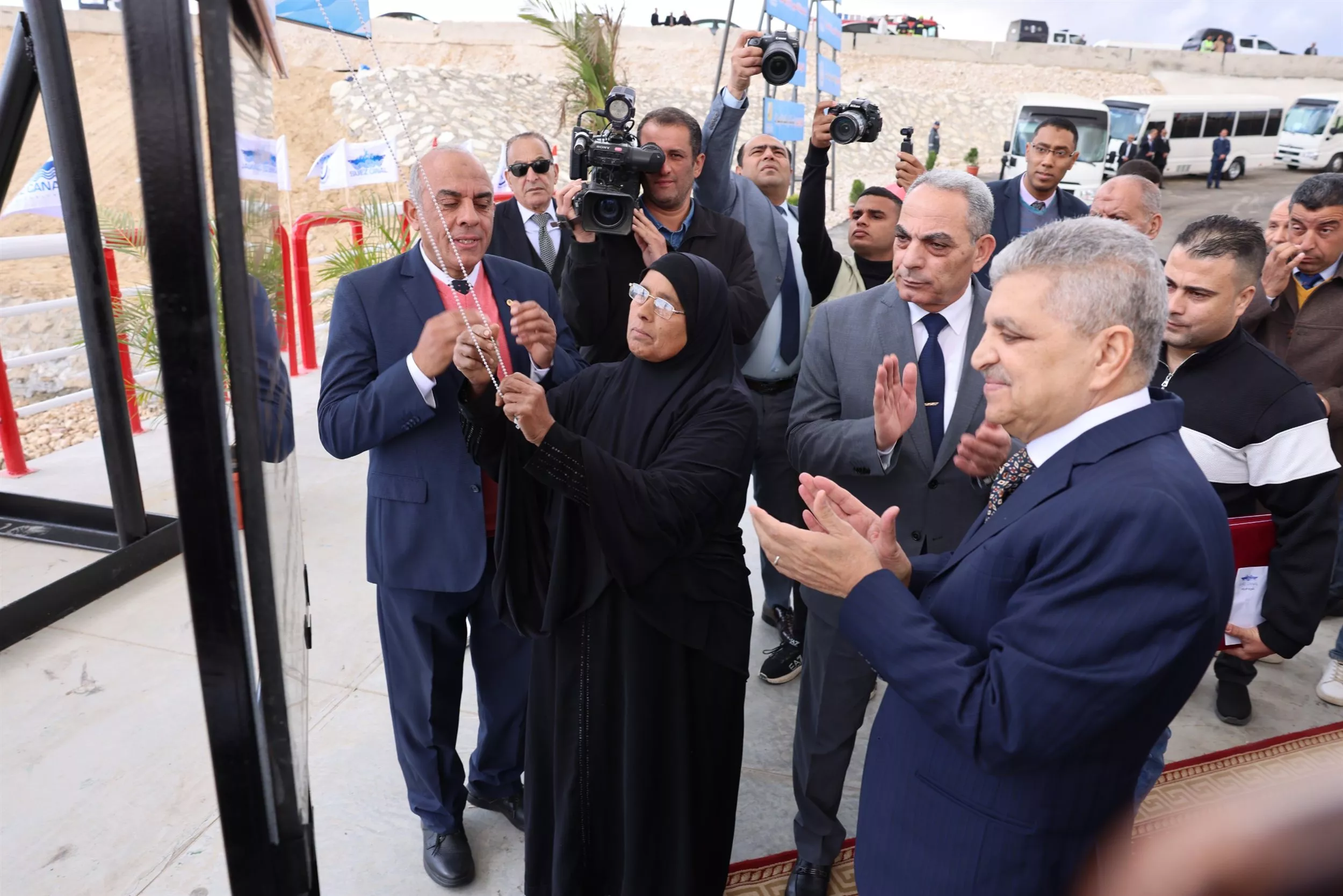 اكتمال المحور الرابع بمنطقة القطاع الأوسط للمجرى الملاحي للقناة بالإسماعيلية  