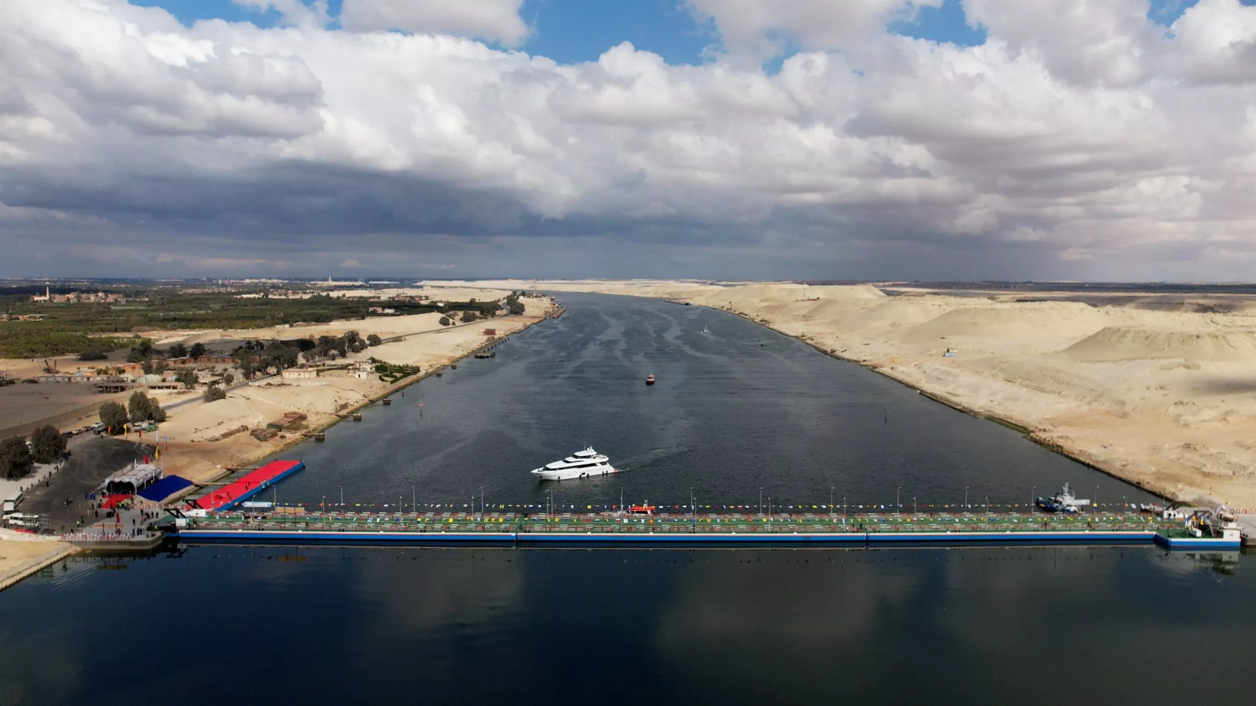 اكتمال المحور الرابع بمنطقة القطاع الأوسط للمجرى الملاحي للقناة بالإسماعيلية  